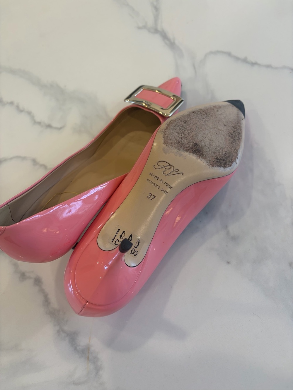 Roger Vivier Coral Pink Patent Pointed-Toe Kitten Heels with Buckle - Picture 5 of 5